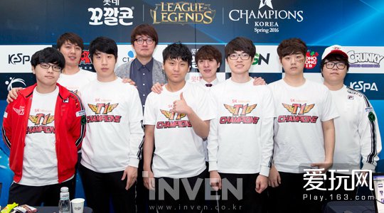 某知名前锋 某知名前锋