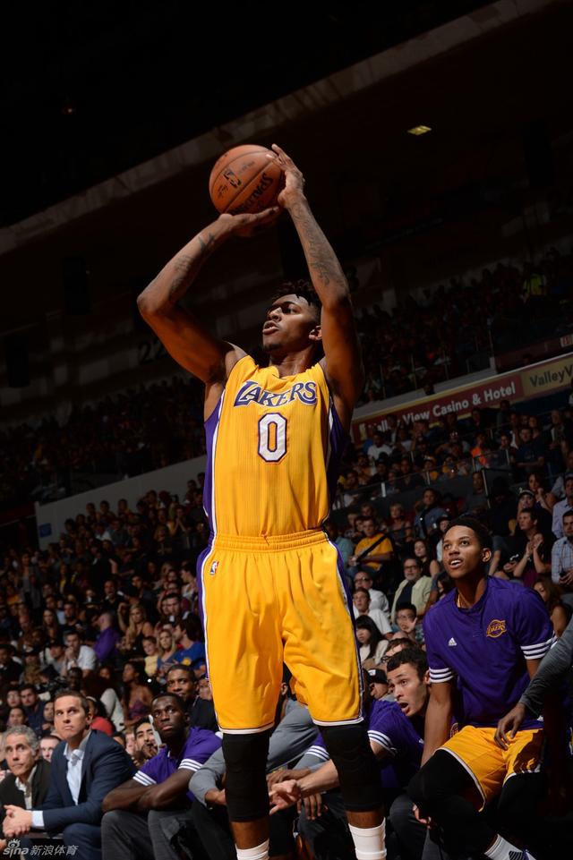 带伤出战 带伤出战